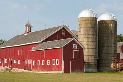 Photo of silos and large red barn at Bonner Heritage Farm