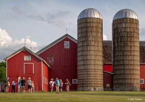 Group of people gathered around Bonner Farm on a tour.