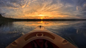 Kayaking_Sunset-iStock-883460710