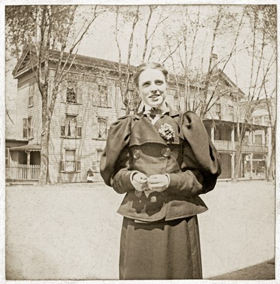 Antique photo of Bess Bower Dunn in 1896