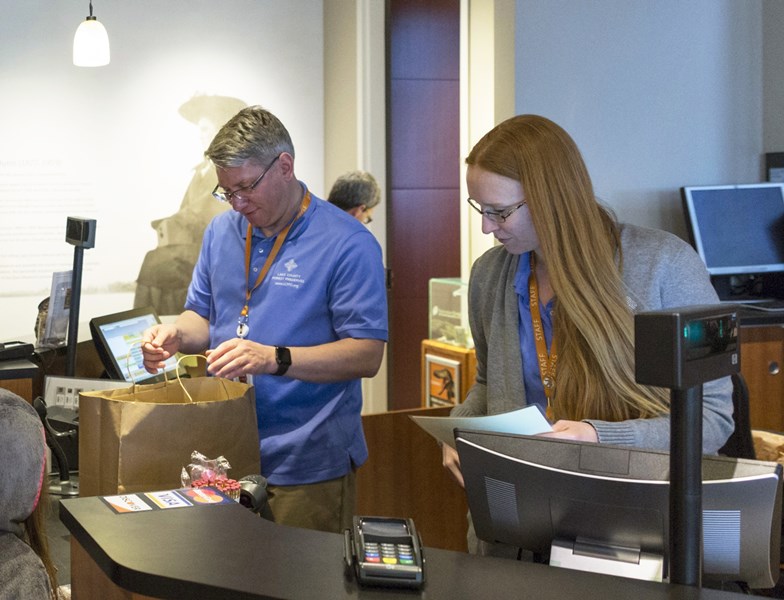 Dunn_Museum_Visitor_Services